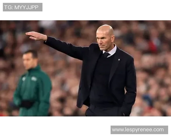 弗伦基德容中场核心地位解析及其在现代足球体系中的战术价值